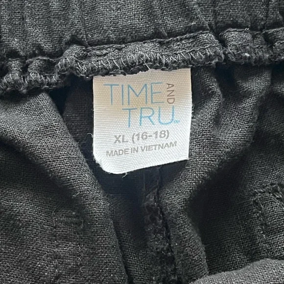 Time and Tru Women’s Black Cargo Pants - Picture 5 of 6